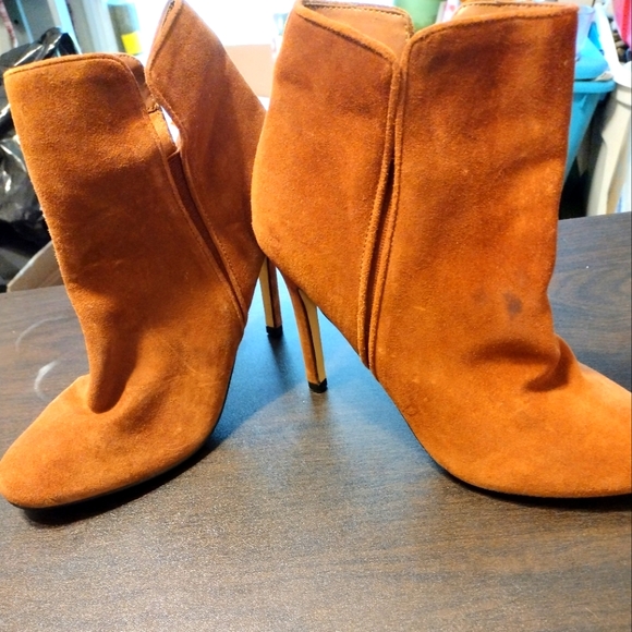 June Ambrose high heeled booties, suede, tan, size 9M. - Picture 1 of 11
